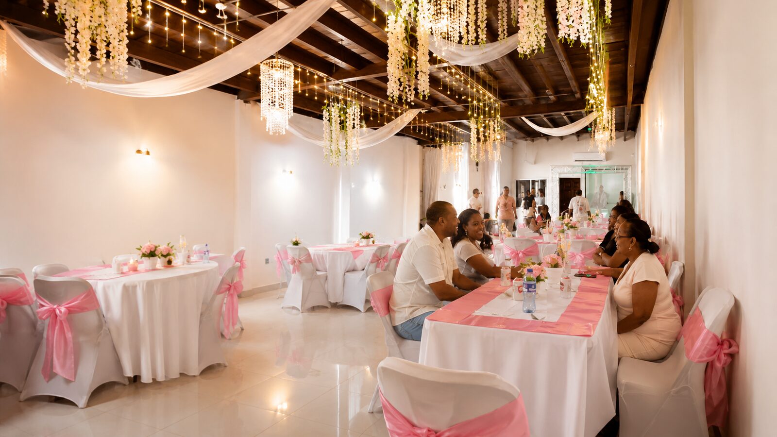 Salón de eventos Reina decorado y montado para una celebración